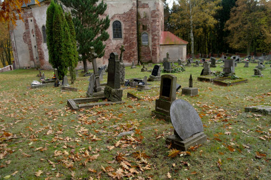 Německá část hřbitova v Heřmánkovicích